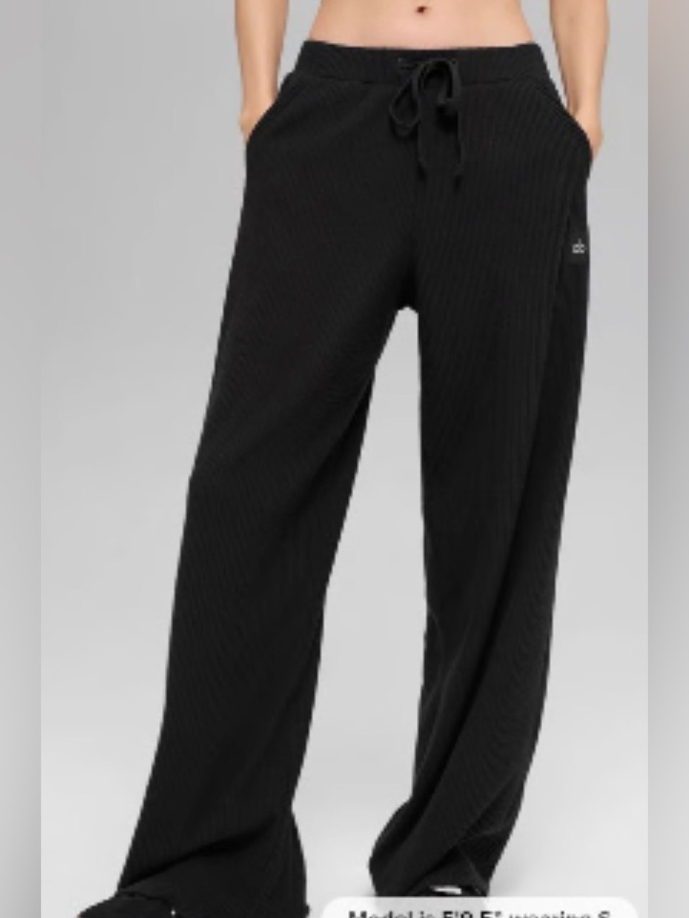Alo Yoga Muse Ribbed Wide Leg Sweatpants in Black. Size Small